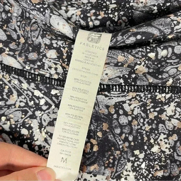 ❤️ Fabletics metallic splattered paint cropped leggings - Picture 2 of 4